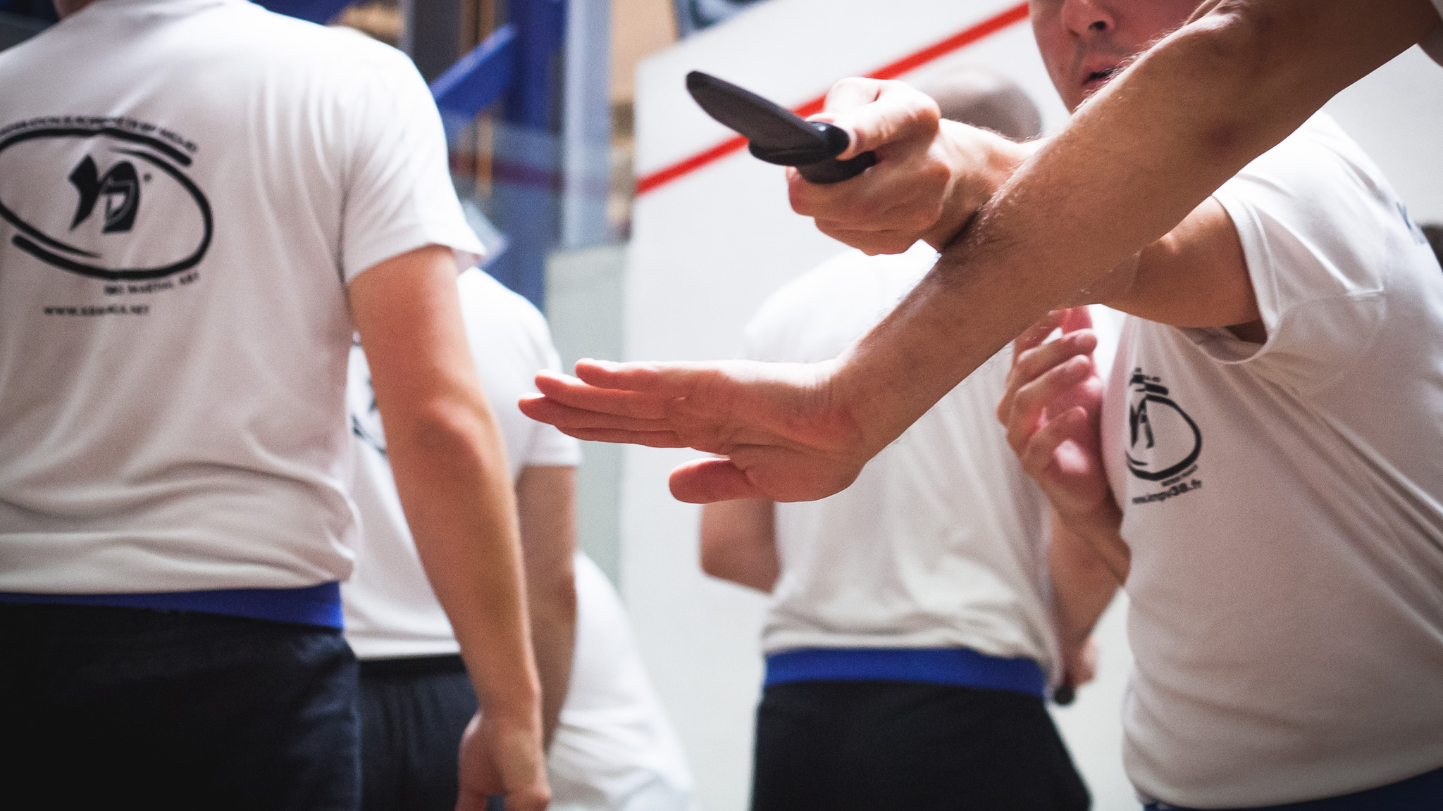 krav-maga-lyon-evenements-stage-detail-approfondissement-perfectionnement-couteau-avant-bras-ceinture-bleue