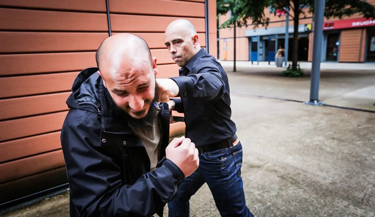 Steve Schmitt en démonstration de Krav Maga